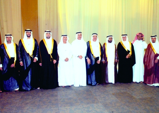 "علي آل خليفة وعبد الله المزروعي وسليمان المزروعي وإبراهيم كلداري وسعيد الرقباني والعريس ووالده وعمه وشقيقه"