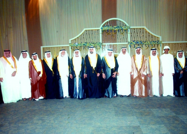"محمد المر ونهيان بن مبارك وعلي آل خليفة وأحمد الطاير وسعيد الطاير وسيف السويدي وعلي الشعفار والعريس ووالده وعمه."