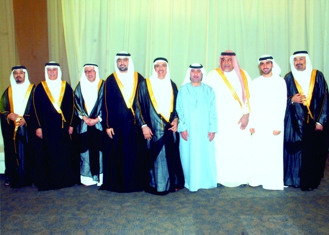 "سعيد الملا وهشام الشيراوي وعلي آل خليفة وعيسى آل خليفة والعريس ووالده وشقيقه"