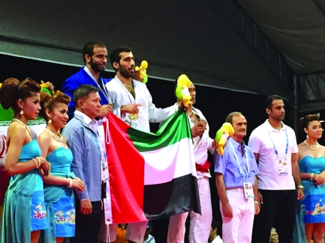 "منتخب الجوجيتسو على منصة التتويج \tالبيان"