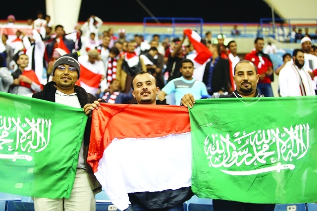"جمهور قليل حضر حفل ومباراة الافتتاح"