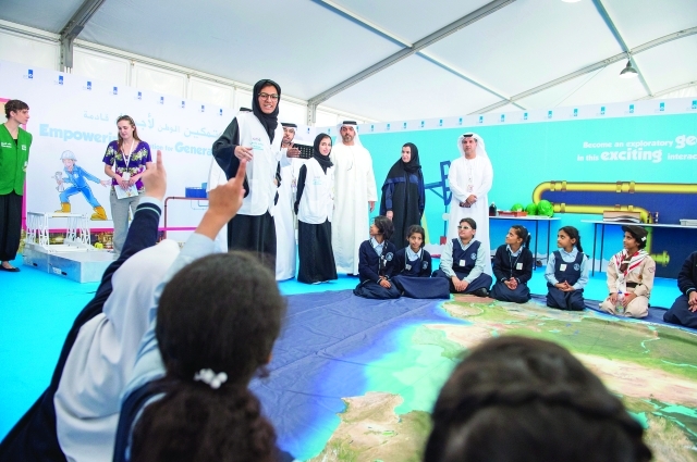 ".. وسموه يتابع إحدى الفعاليات"