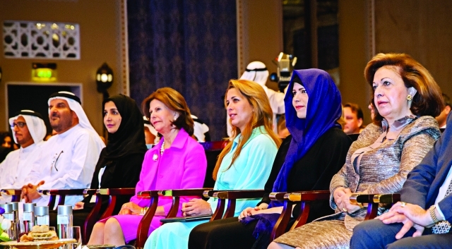 "هيا بنت الحسين وملكة السويد في الجلسة الافتتاحية بحضور عبدالله الشيباني ومحمد المري وعفراء البسطي وخبراء \t\tتصوير - محمد هشام"