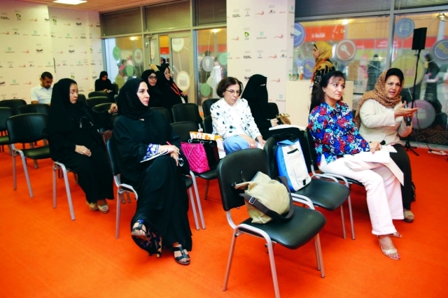 "الأديبة الإماراتية.. من الشعر إلى غواية الرواية"