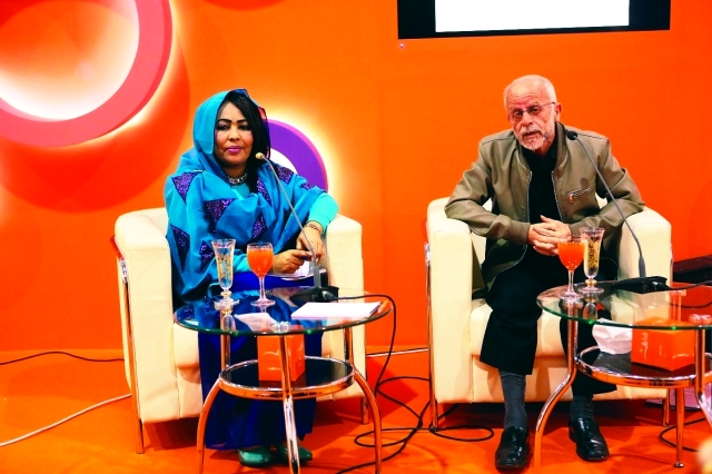 "أسامة مرة ونعمات حمود خلال الجلسة"