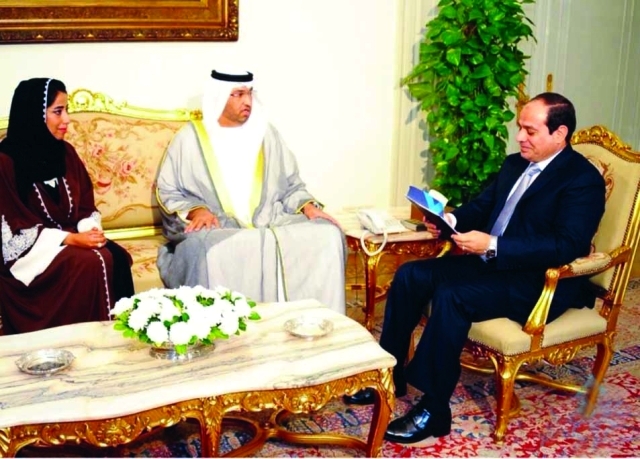 "رسالة محمد بن راشد إلى السيسي يسلمها سلطان الجابر بحضور منى المري\t\t\t\tمن المصدر"