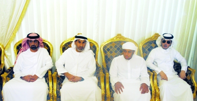 "عمار النعيمي يقدم العزاء إلى فارس خلف المزروعي بوفاة الفقيد\t\t وام"