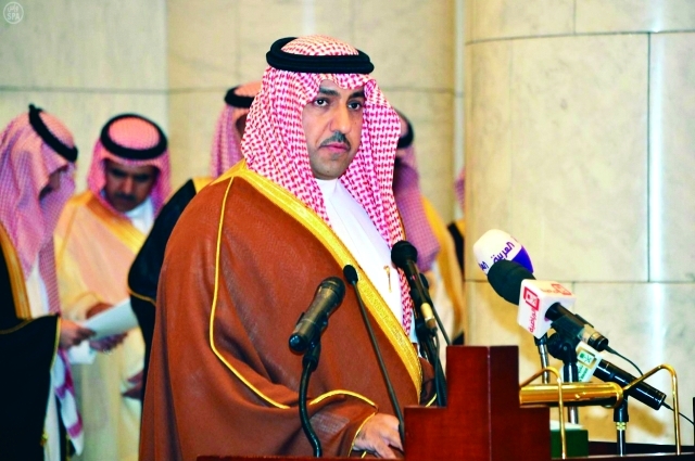 "رؤساء الوفود يتبادلون إلقاء الكلمات خلال الحفل"