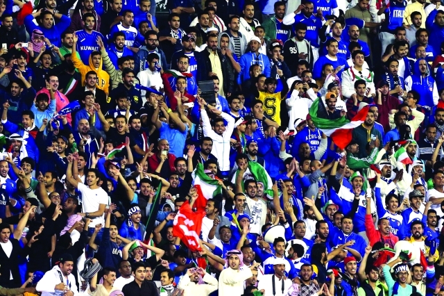 "جماهير الكويت تحتفل بالفوز الغالي"
