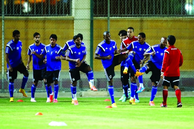 "منتخب الإمارات خلال مرانه الأساسي استعداداً للكويت"