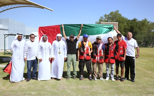 "أحمد بن محمد بن حشر يتوسط المكرمين \tالبيان"