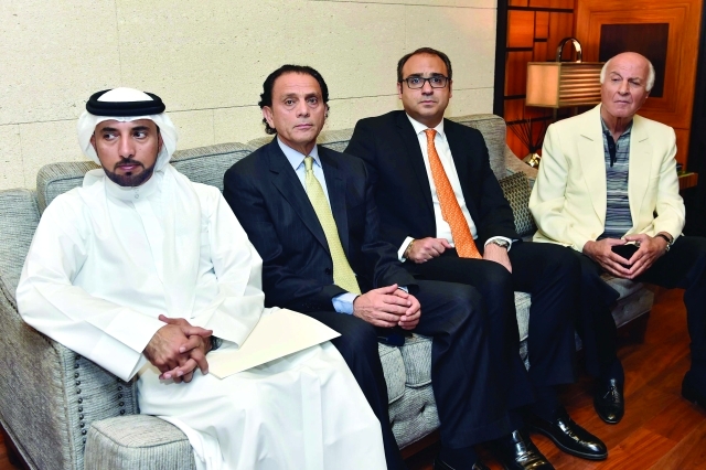 "السبوسي وأعضاء من الوفد الضيف"