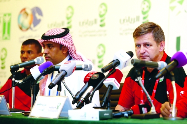 "سكوب المدير الفني للمنتخب اليمني يتحدث إلى الإعلاميين"