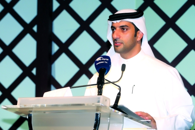 "سلطان بن أحمد: تملك الوافدين للأراضي بحق الانتفاع"