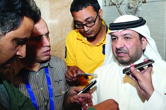 "مدير دورة خليجى 22 يتحدث إلى الإعلاميين"
