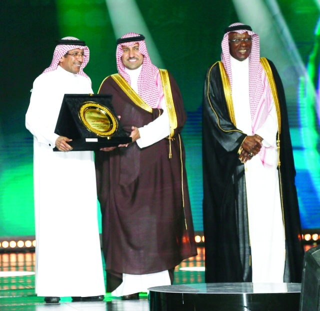 "..ويكرم سلمان شريدة"