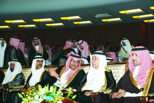 "تركي بن عبد الله وعيسى بن راشد ومحمد الظاهري خلال الحفل"