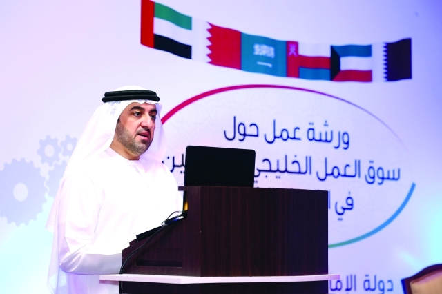 "الشحي متحدثا خلال ورشة العمل"