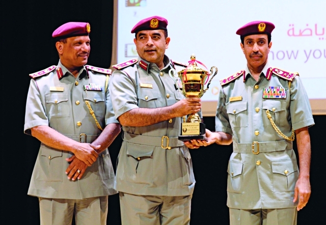 "سلطان النعيمي يكرّم الفائزين بحضور صالح المطروشي - البيان"