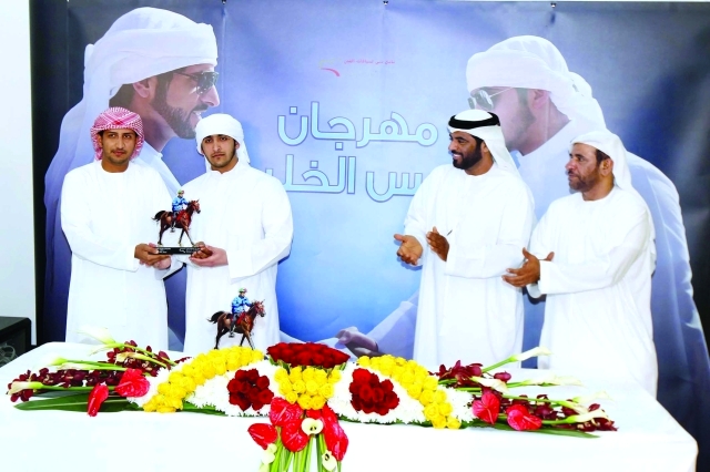 "... وسموه خلال تسليمه الجوائز للفائزين البيان"