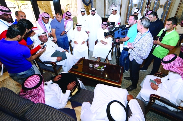 "الإعلام يحاصر الفهد بحضور عيسى بن راشد"