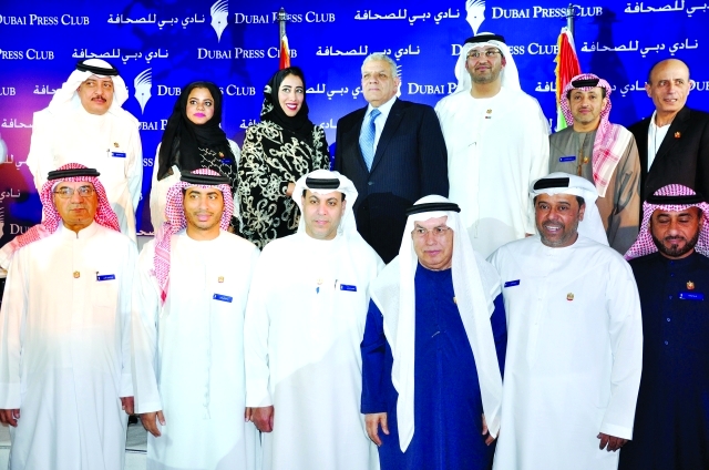 "صورة جماعية للوفد الإعلامي الإماراتي مع المهندس إبراهيم محلب"