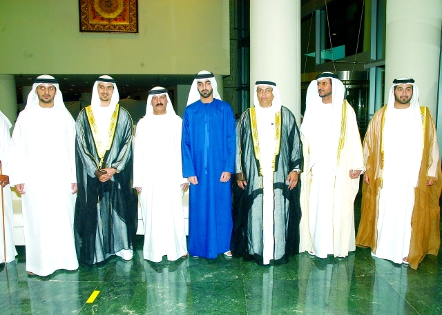 "سلطان بن صقر والعريس ووالد العروس ووالد العريس وأحمد المطوع وبطي بن خادم وسيف الحريمل وخلفان الحريمل"