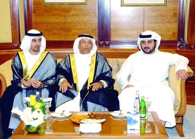 "مكتوم بن محمد وراشد المطوع والعريس"