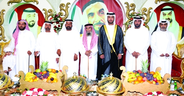 "صياح بوهليبة المنصوري والعريس ووالده ووالد العروس وعدد من المدعوين"