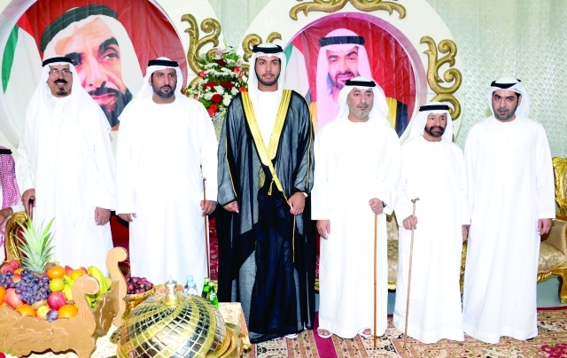 "نهيان بن حمدان بن محمد والعريس ووالده وعمه محمد وعدد من الحضور"