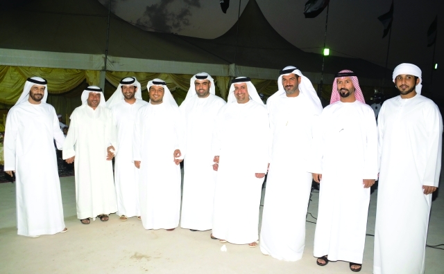 "العريس علي ووالده سلطان بن دغيش الكتبي وأصدقاء"