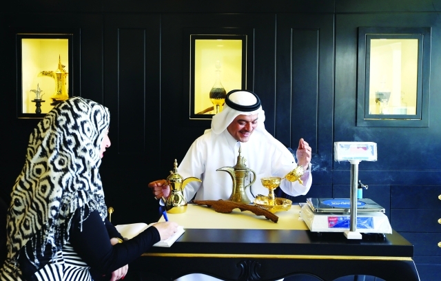 متحف «البادع» يفوح برائحة العود والعنبر