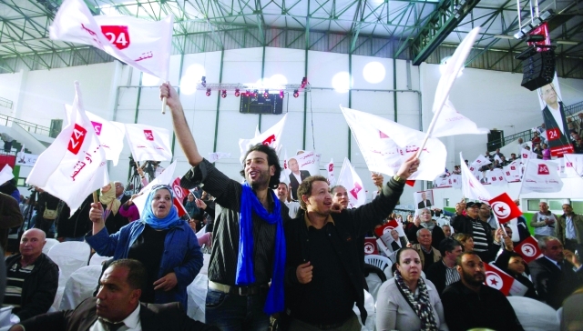 "تجمعات انتخابية في اللحظات الأخيرة قبل الاقتراع - رويترز"
