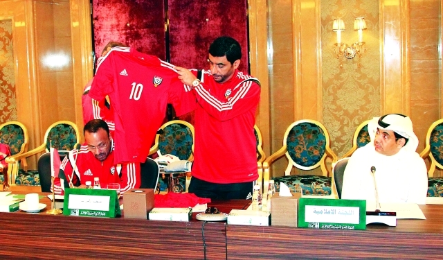"الأبيض يلعب بالأحمر"