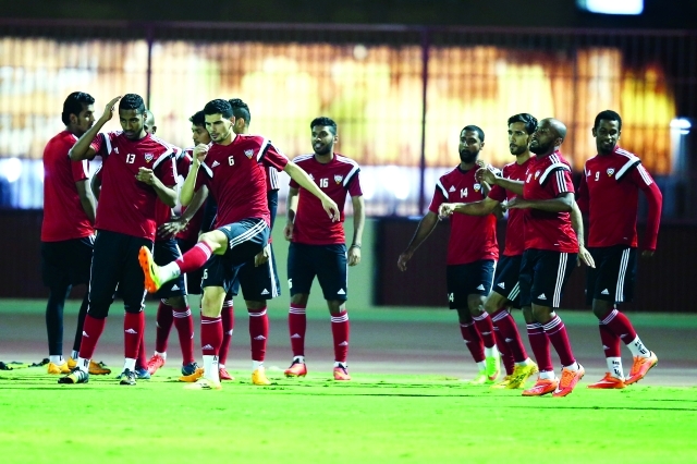 "نجوم الأبيض يحلمون بالنهائي"