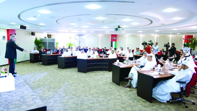 "من المشاركين في منتدى دبي للمدن الذكية \t\tمن المصدر"