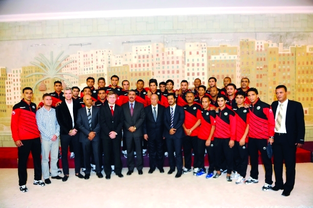 "الرئيس اليمني خلال استقبال المنتخب - البيان"