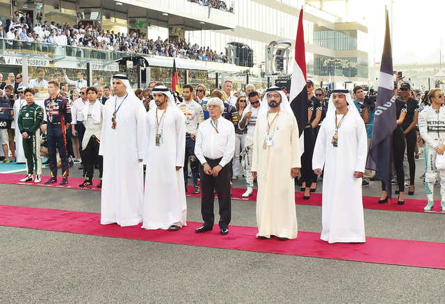 "محمد بن راشد وحمدان بن محمد وهزاع بن زايد وخلدون المبارك ورئيس الاتحاد الدولي للفورمولا تصوير: وام، علي عيسى، محمد هشام ومجدي إسكندر"