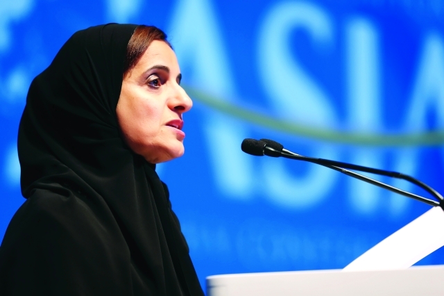 "لبنى القاسمي تلقي كلمتها"