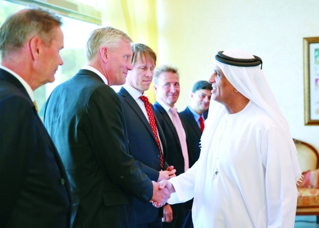 "حاكم رأس الخيمة مرحباً بالسفيرين"