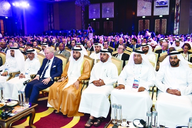 "خليفة سليمان وسلطان السبوسي وجانب من الحضور"