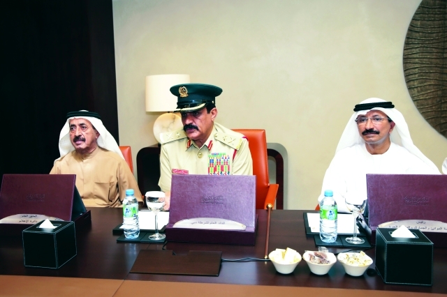"حشر آل مكتوم وخميس المزينة وسلطان بن سليم خلال الاجتماع"