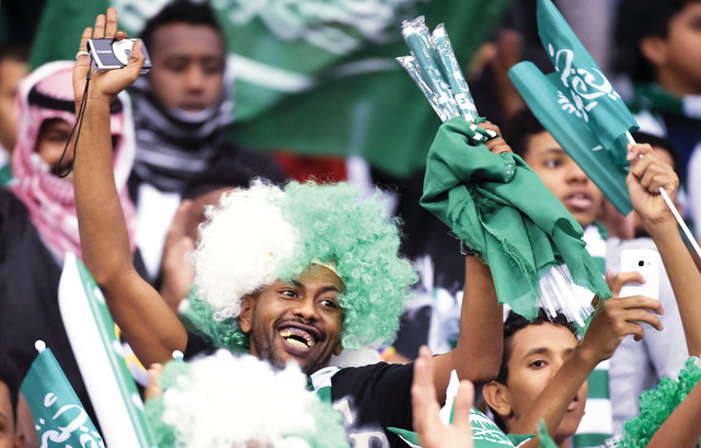 "الجماهير السعودية بدأت في الظهور بالمدرجات لمساندة الأخضر"