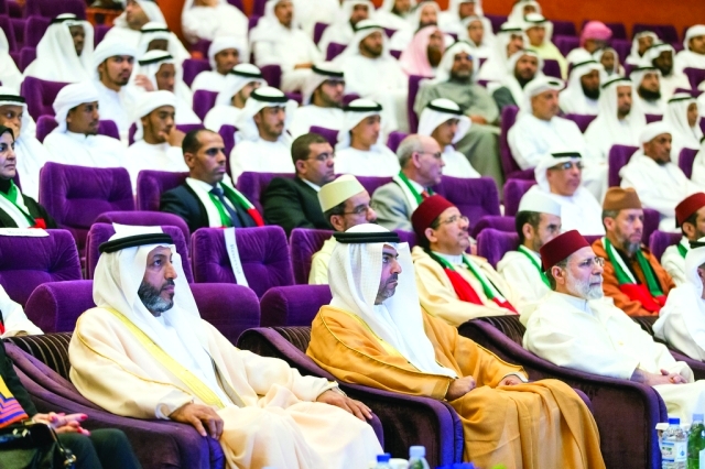 ".. وسموه يتابع فقرات حفل التخرج"