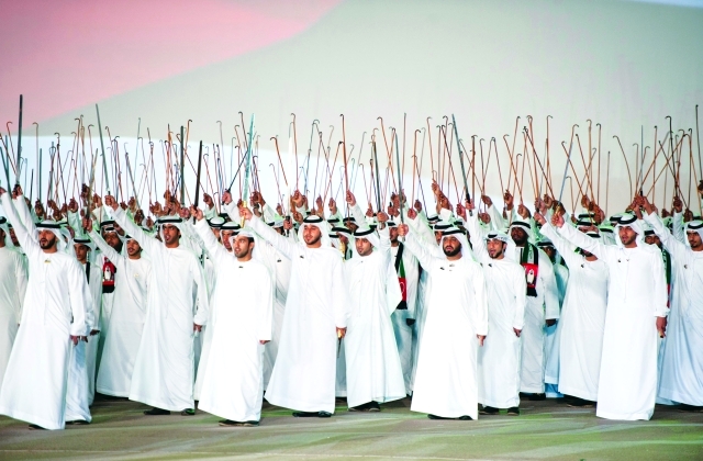 "عروض تراثية وأهازيج شعبية"