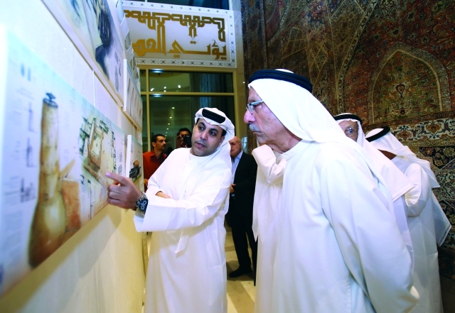 "ظاعن شاهين يشرح لعبد الغفار حسين رسومات الإنفوغرافيك"