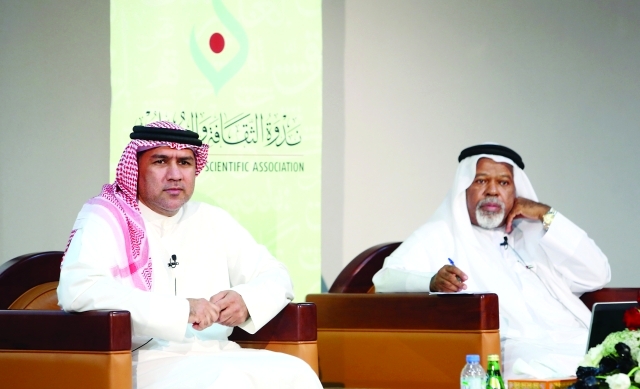 "بلال البدور ومحمد الملا يتحدثان في ندوة ثقافة المواطنة والخدمة الوطنية"