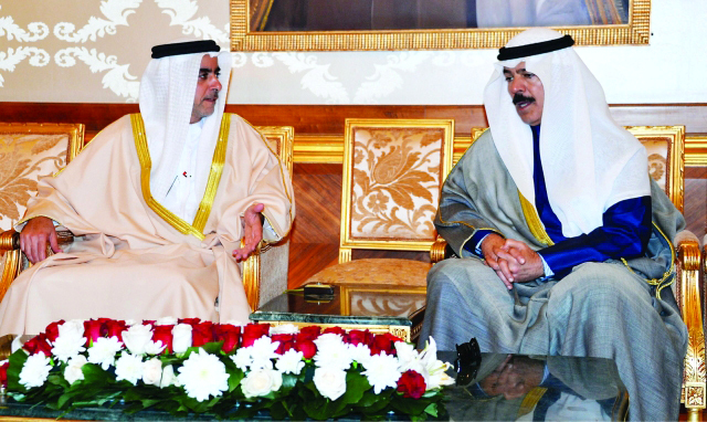 "وسموه ملتقياً وزير الداخلية الكويتي محمد الخالد الصباح - وام"