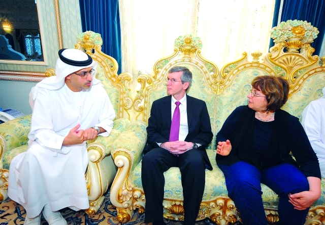 ".. وفي حديث مع القنصل الأميركي بحضور ليندا سبنسر \t-البيان"