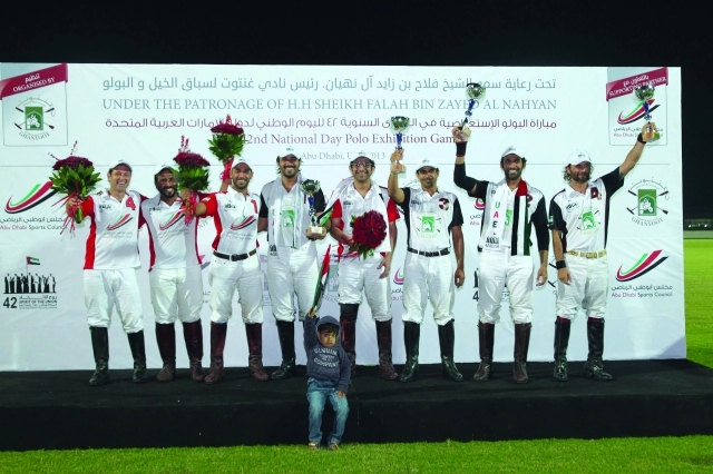 "المشاركون في مباراة العام الماضي في منصة التتويج-\tالبيان"